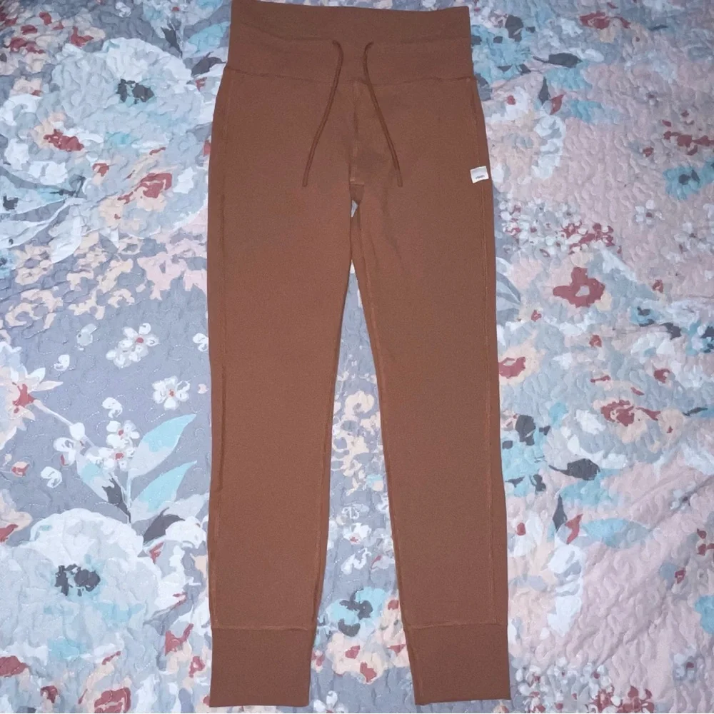 Vuori Women's 7/8 Daily Leggings - Picture 4 of 10